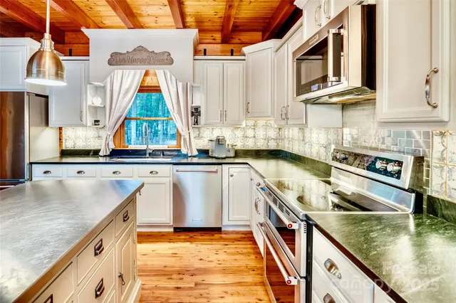 $749,500 | 242 Morninglow Drive, Winnsboro, SC 29180