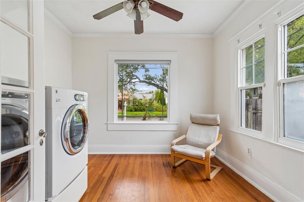 2434 West Prospect Road Tampa, FL 33629 - Photo 17 of 45 a living room with furniture and a window