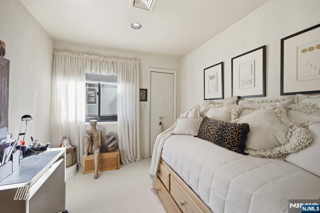 1511 John Street Fort Lee, NJ 07024 - Photo 17 of 25