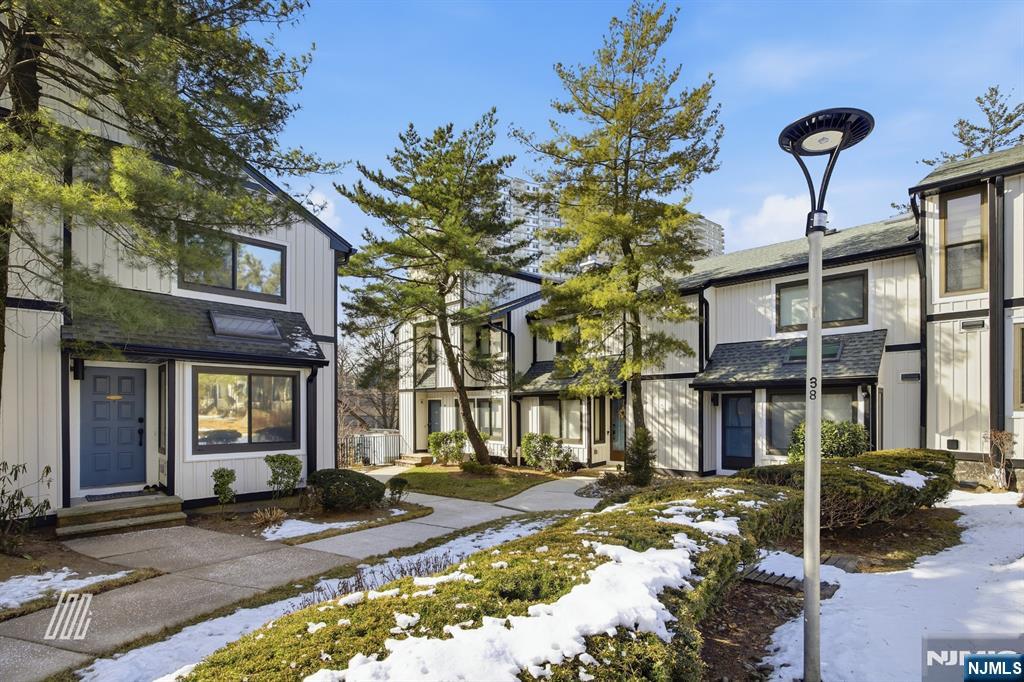 1511 John Street Fort Lee, NJ 07024 - Photo 2 of 25