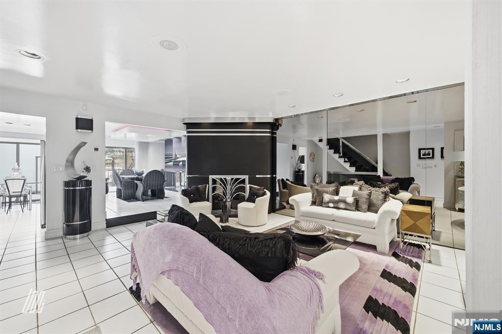 1511 John Street Fort Lee, NJ 07024 - Photo 4 of 25