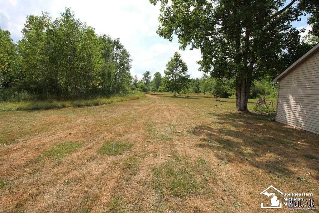 24040 Otter Road New Boston, MI 48164 - Photo 24 of 32 21467805-23.JPG