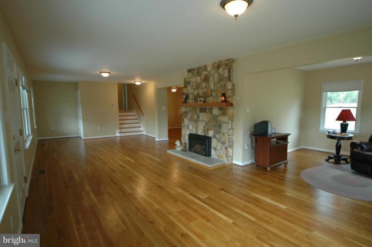 40264 Braddock Road Aldie, VA 20105 - Photo 2 of 19 Oak hardwood Floors