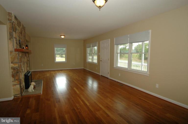 40264 Braddock Road Aldie, VA 20105 - Photo 3 of 19 Gas fireplace