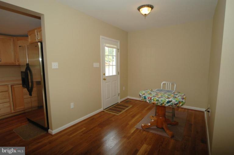 40264 Braddock Road Aldie, VA 20105 - Photo 4 of 19 Door to rear yard