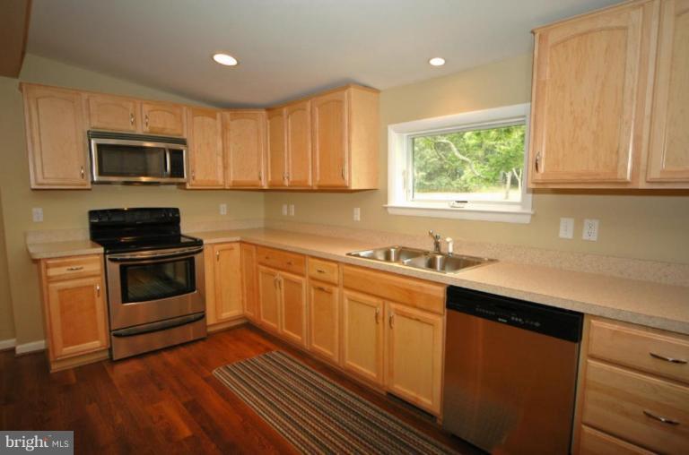 40264 Braddock Road Aldie, VA 20105 - Photo 7 of 19 Kitchen #2