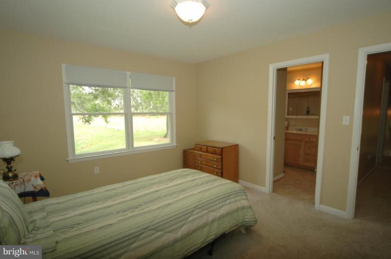40264 Braddock Road Aldie, VA 20105 - Photo 9 of 19 Master Bedroom