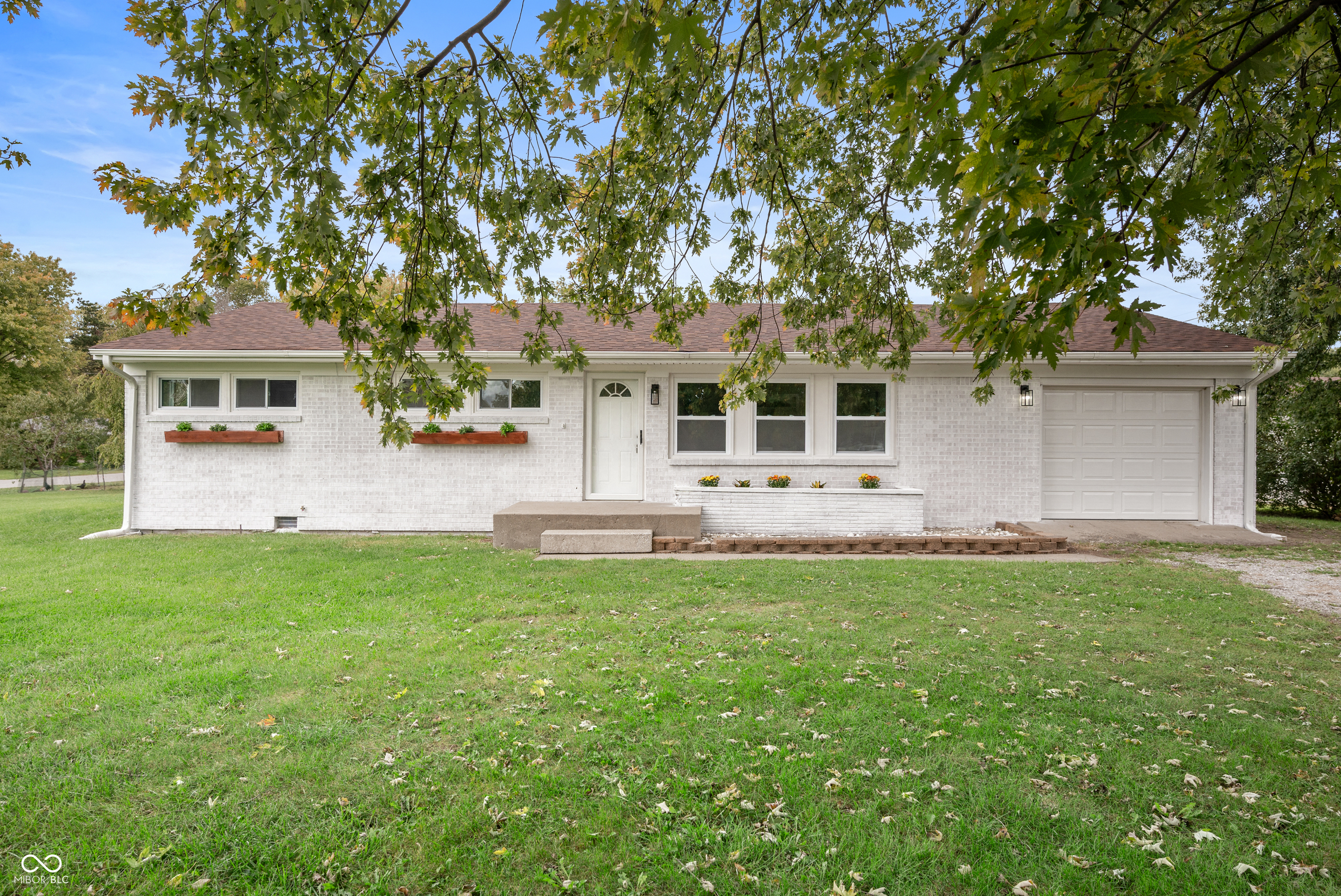 2536 East Thompson Road Indianapolis, IN 46227 - Photo 2 of 19 Gallery Image 2