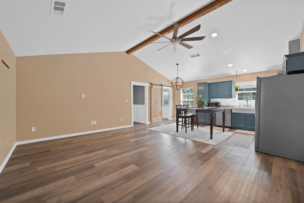 1237 Private Road 2202 Decatur, TX 76234 - Photo 4 of 32 Gallery Image 4