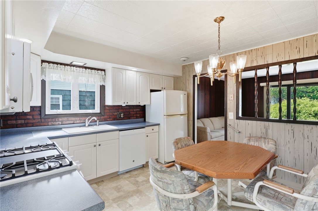 336 Hollybrook Road Rochester, NY 14623 - Photo 12 of 42