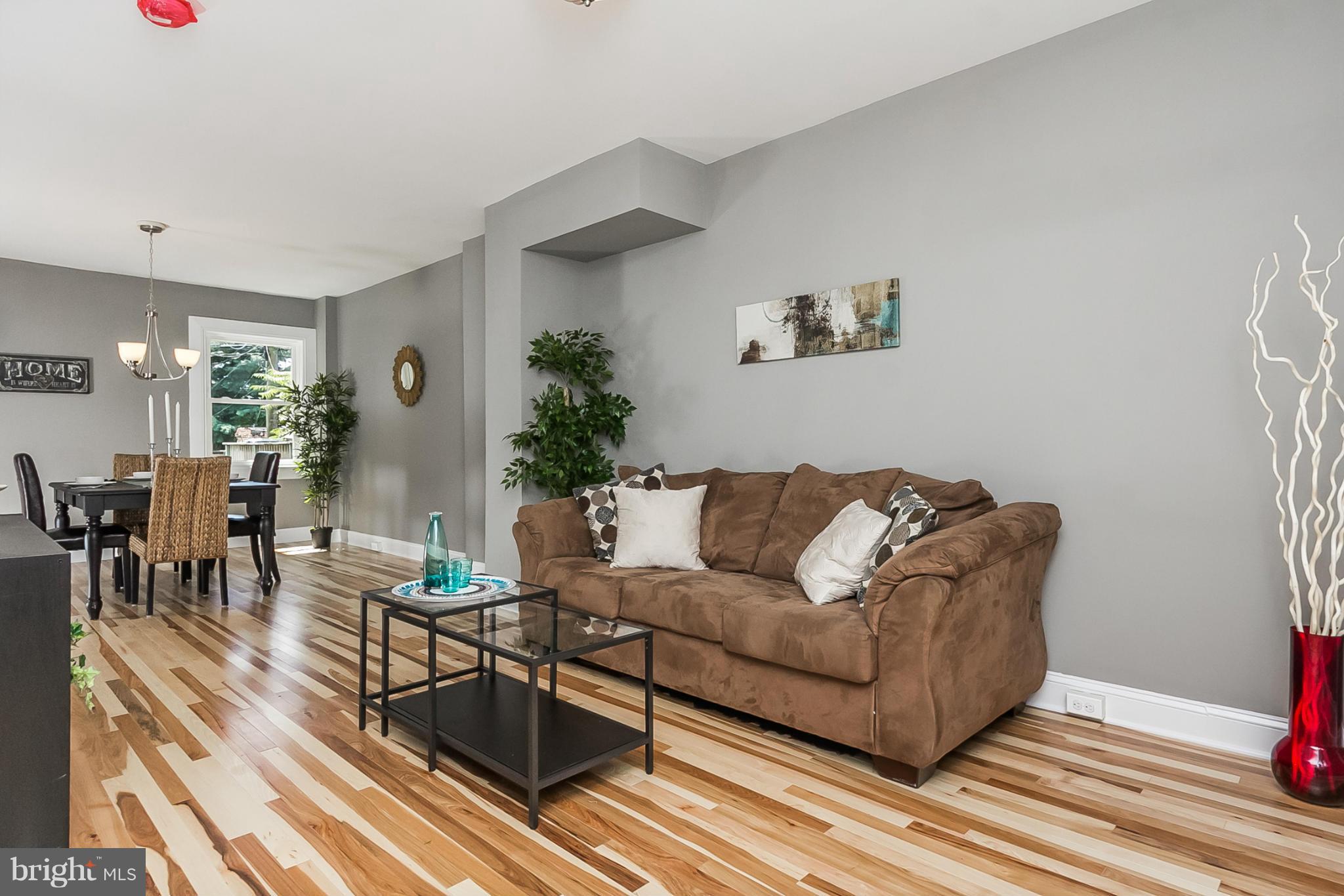 7037 Dunbar Road Baltimore, MD 21222 - Photo 6 of 29 Living Room