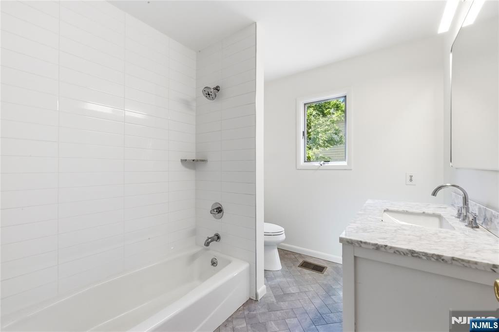 319 Gorge Road, Unit C0007 Cliffside Park, NJ 07010 - Photo 26 of 29