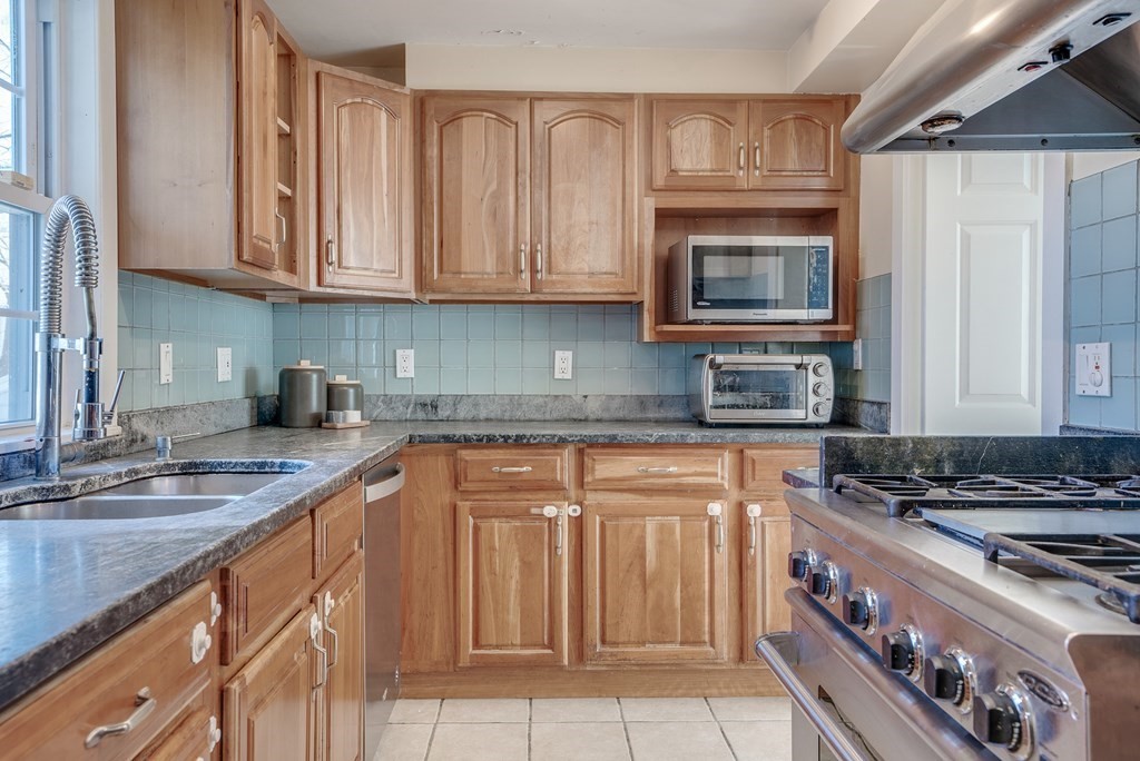 43 Whitney Road Quincy, MA 02169 - Photo 7 of 35 Gallery Image 7