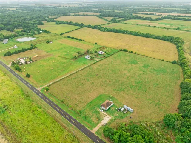 a view of an outdoor space