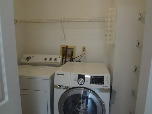 $1,950 | 220 Brett Circle, Unit B, Wauconda, IL 60084