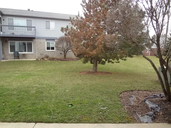 $1,950 | 220 Brett Circle, Unit B, Wauconda, IL 60084