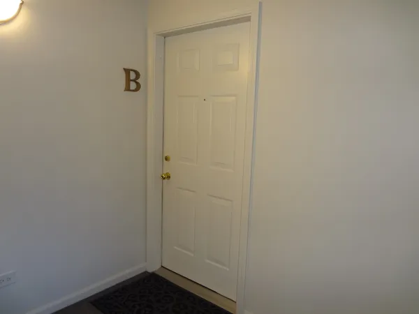 $1,950 | 220 Brett Circle, Unit B, Wauconda, IL 60084