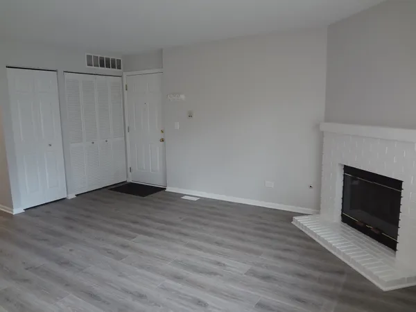 $1,950 | 220 Brett Circle, Unit B, Wauconda, IL 60084