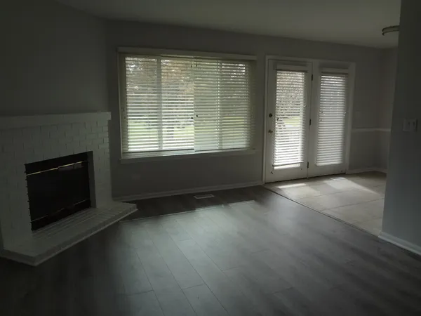 $1,950 | 220 Brett Circle, Unit B, Wauconda, IL 60084