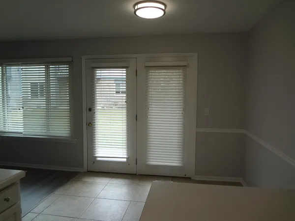 $1,950 | 220 Brett Circle, Unit B, Wauconda, IL 60084