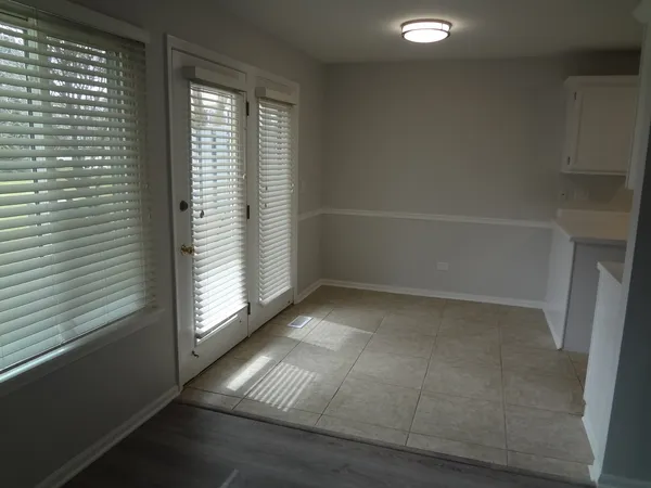 $1,950 | 220 Brett Circle, Unit B, Wauconda, IL 60084