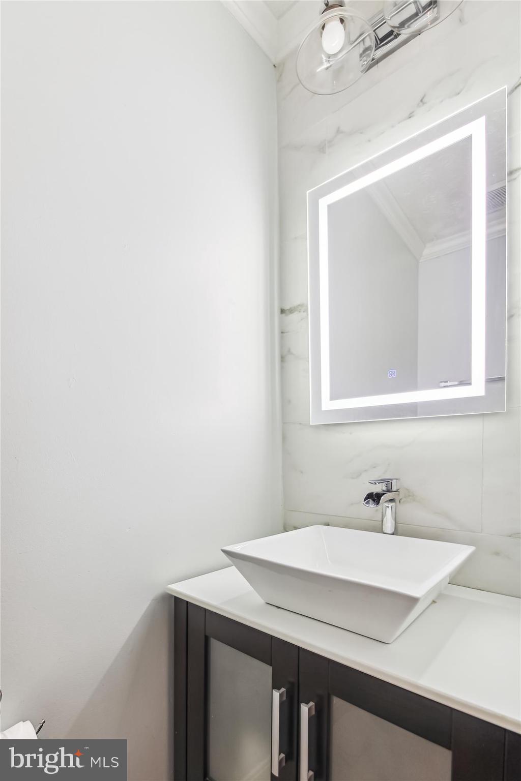 1552 Chapman Road Crofton, MD 21114 - Photo 22 of 51 Powder Room