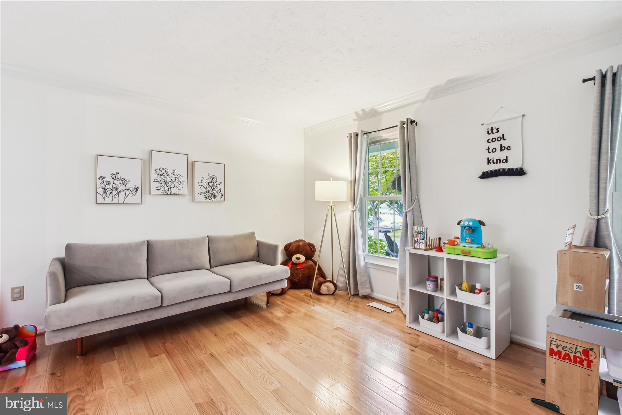 1552 Chapman Road Crofton, MD 21114 - Photo 8 of 51 Living Room