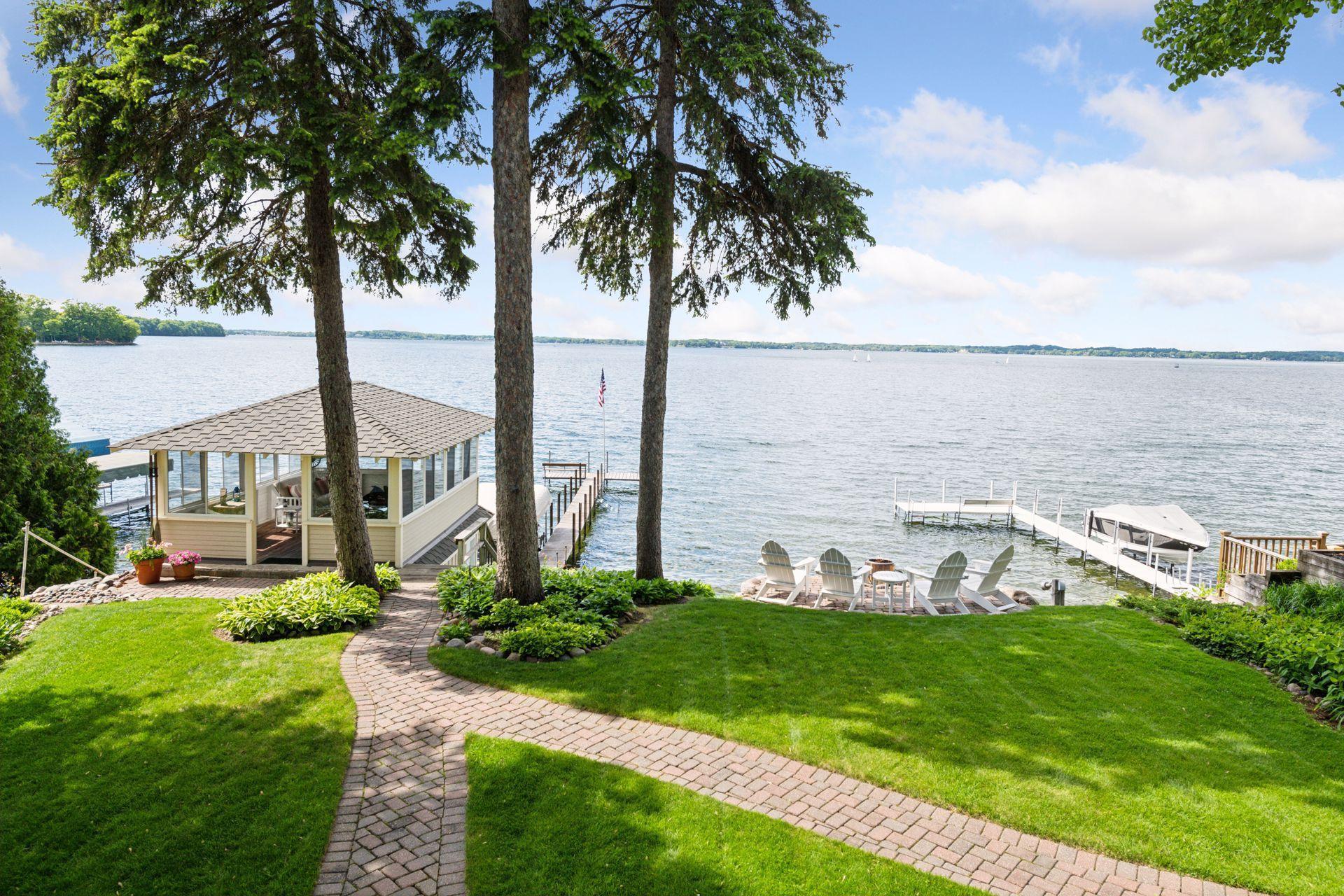 19820 Lakeview Avenue Deephaven, MN 55331 - Photo 6 of 32