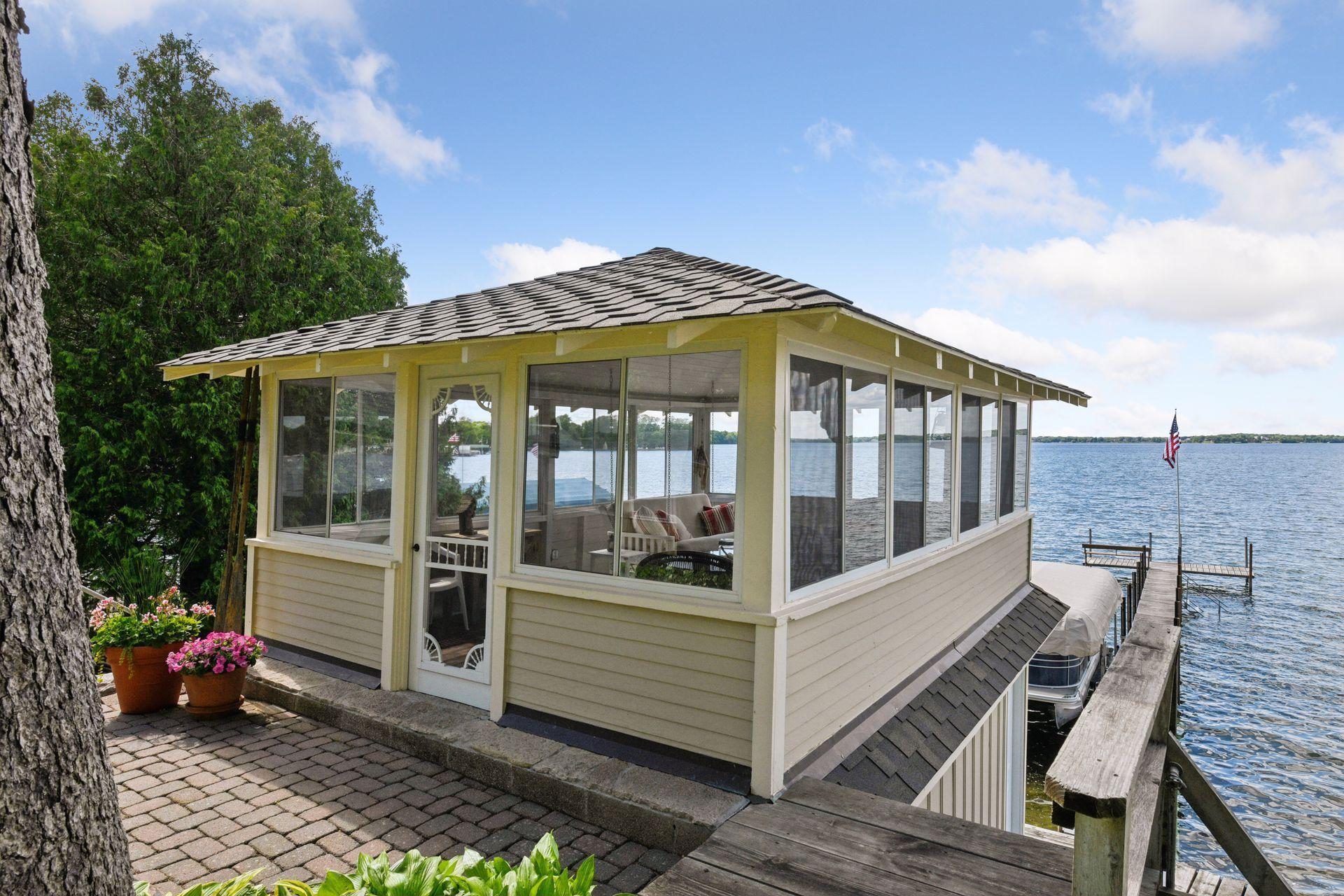 19820 Lakeview Avenue Deephaven, MN 55331 - Photo 8 of 32