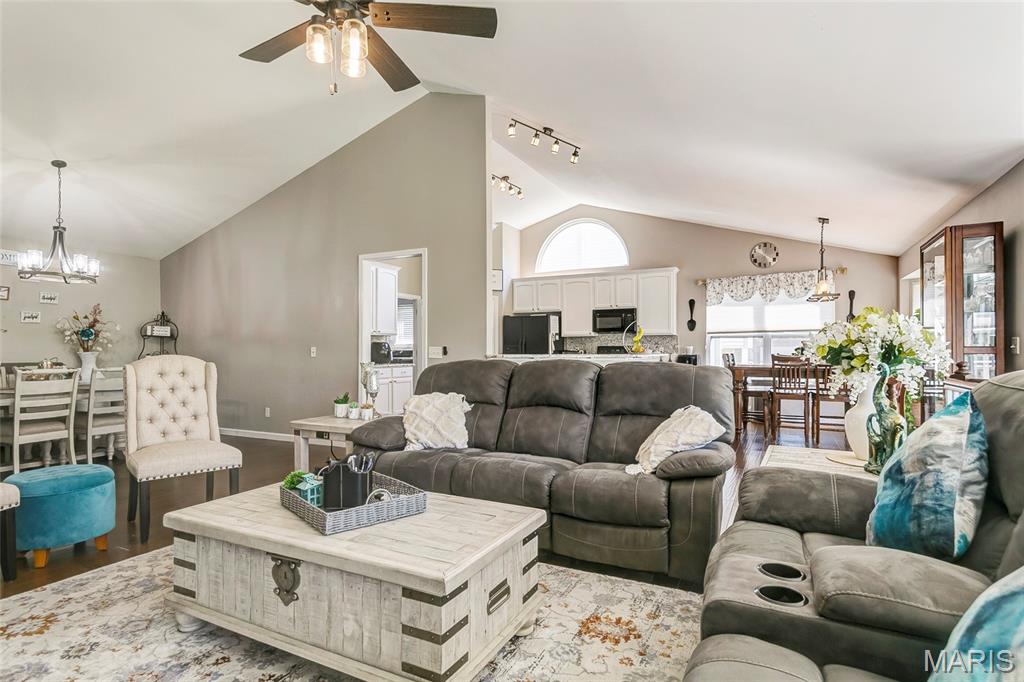 25 Aspen Ridge Court St. Peters, MO 63376 - Photo 9 of 50