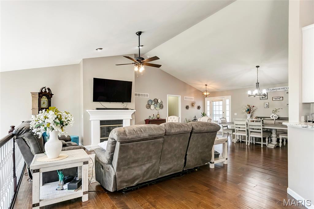 25 Aspen Ridge Court St. Peters, MO 63376 - Photo 10 of 50