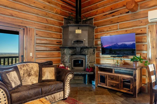 $1,050,000 | 71 Lower Hideaway Lane, Sheridan, WY 82801