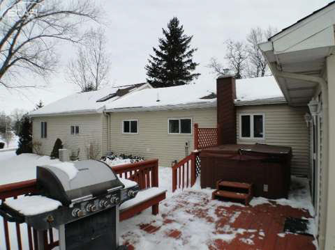 11108 White Lake Road Fenton, MI 48430 - Photo 26 of 33 20430561-25.JPG