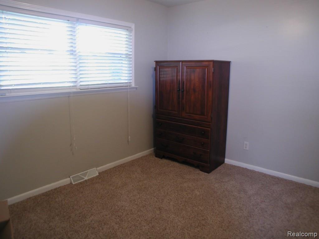 6460 Pardee Road Taylor, MI 48180 - Photo 14 of 16 DSCN4100.jpg