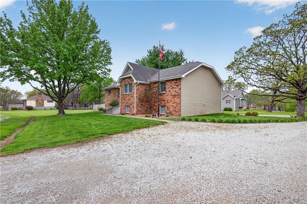 18916 South 1488th Road Nevada, MO 64772 - Photo 4 of 52