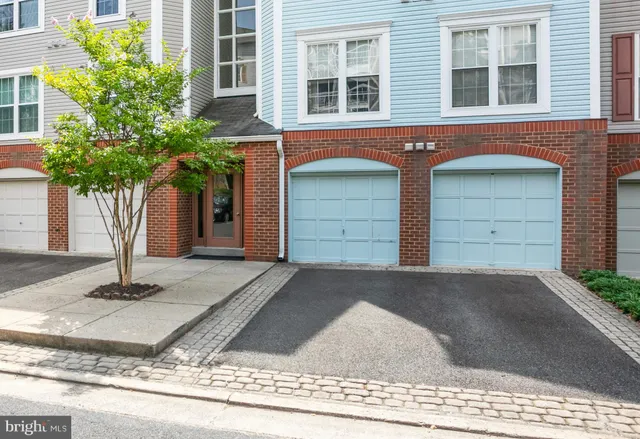 $499,900 | 247 South Pickett Street, Unit 301, Alexandria, VA 22304