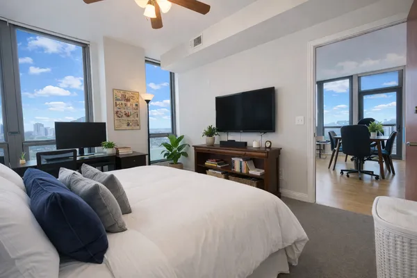 $4,300 | 565 West Quincy Street, Unit 1709, Chicago, IL 60661