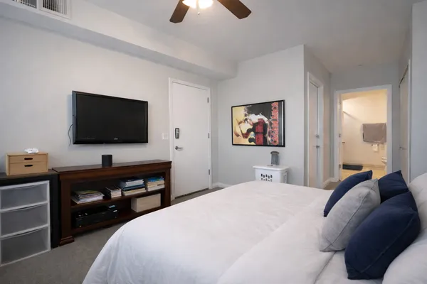 $4,300 | 565 West Quincy Street, Unit 1709, Chicago, IL 60661