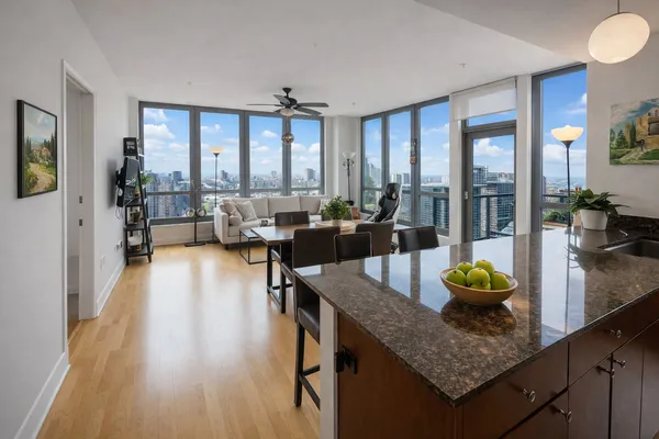 $4,300 | 565 West Quincy Street, Unit 1709, Chicago, IL 60661