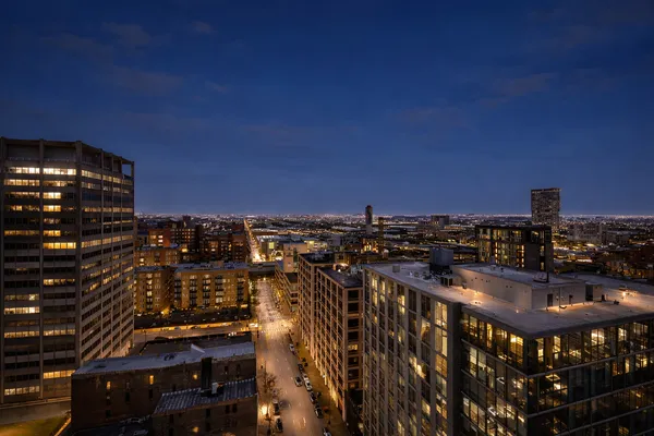 $4,300 | 565 West Quincy Street, Unit 1709, Chicago, IL 60661