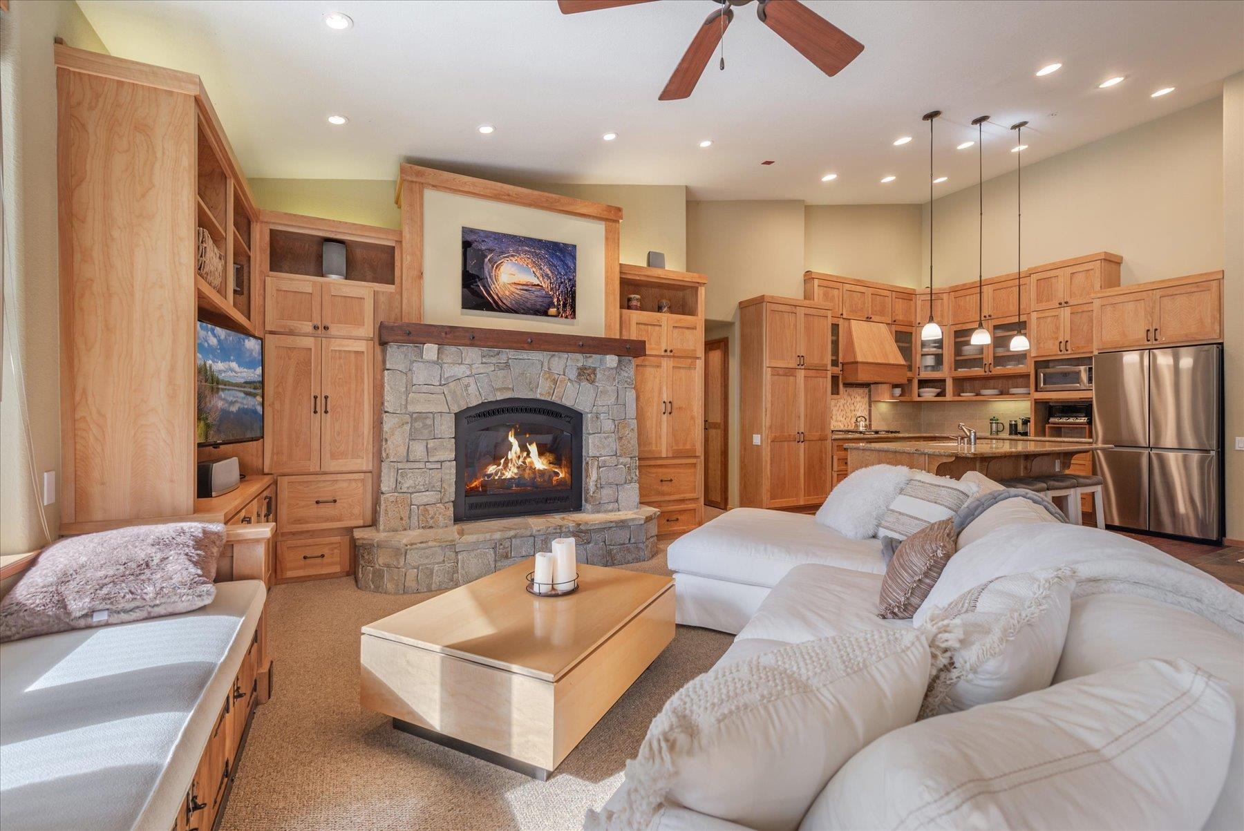 201 Shirley Cyn Road, Unit 812 Olympic Valley, CA 96146 - Photo 8 of 28 Gallery Image 8