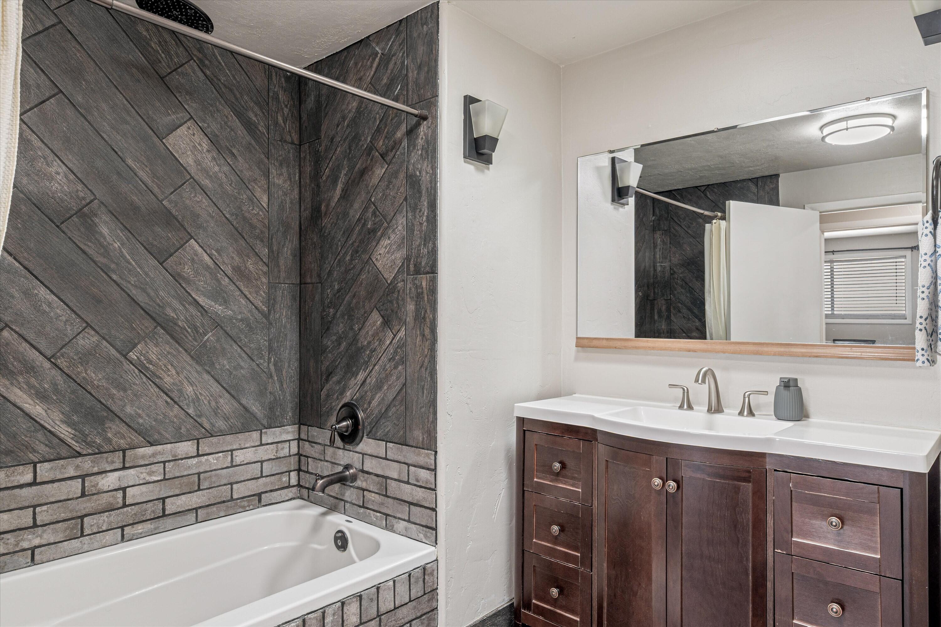 1649 West State Street Hurricane, UT 84737 - Photo 33 of 94 34 Unit A Guest Bath