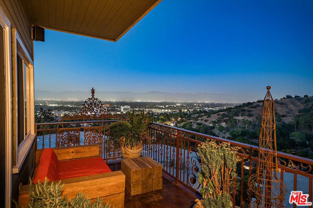 4070 Cody Road Sherman Oaks, CA 91403 - Photo 2 of 53