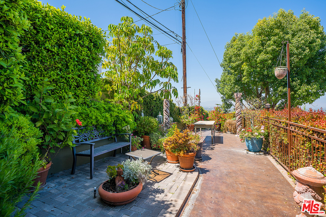 4070 Cody Road Sherman Oaks, CA 91403 - Photo 14 of 53