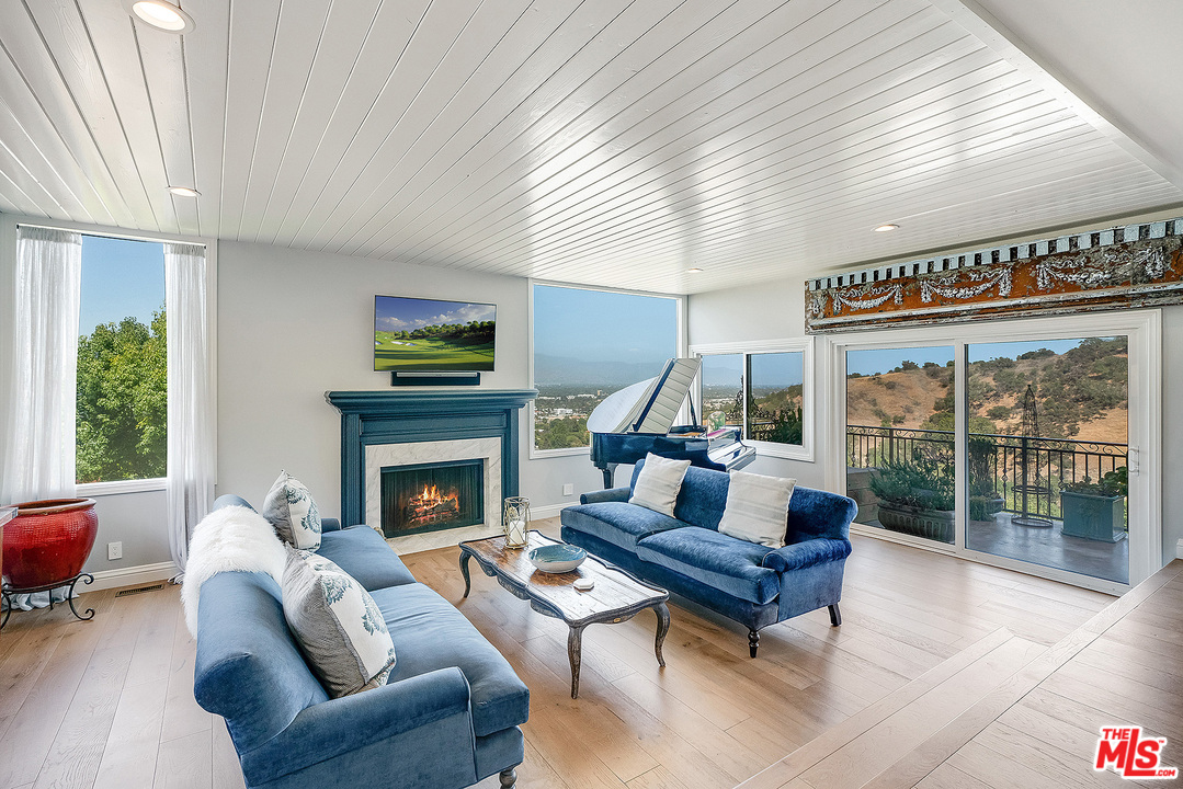 4070 Cody Road Sherman Oaks, CA 91403 - Photo 3 of 53