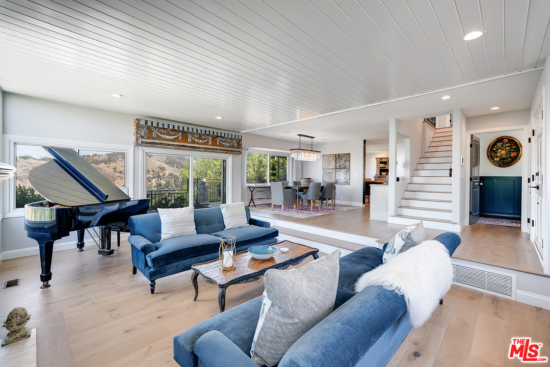 4070 Cody Road Sherman Oaks, CA 91403 - Photo 4 of 53