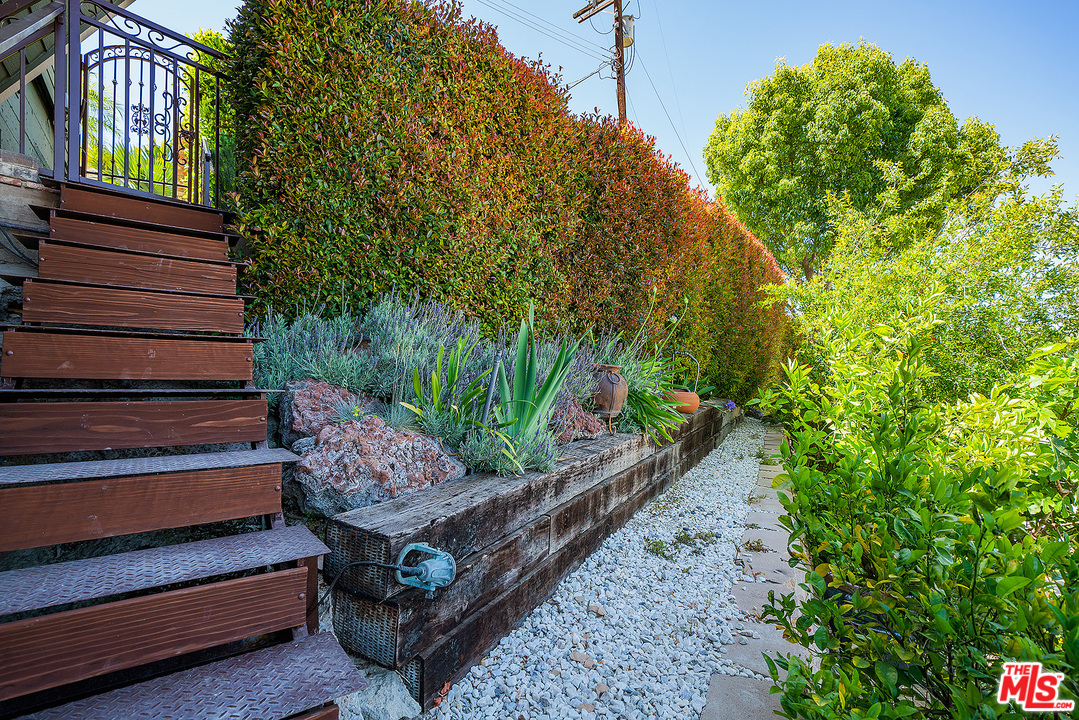 4070 Cody Road Sherman Oaks, CA 91403 - Photo 37 of 53