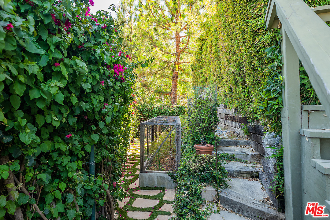 4070 Cody Road Sherman Oaks, CA 91403 - Photo 38 of 53