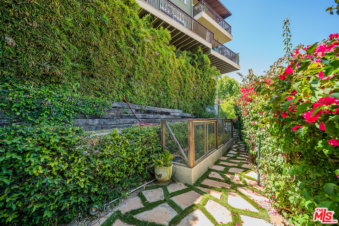 4070 Cody Road Sherman Oaks, CA 91403 - Photo 40 of 53