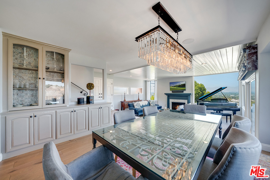 4070 Cody Road Sherman Oaks, CA 91403 - Photo 6 of 53